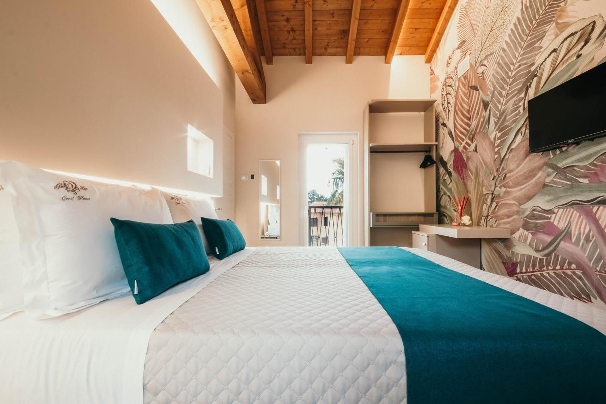 Gio Leo Guest House Lesa Buitenkant foto